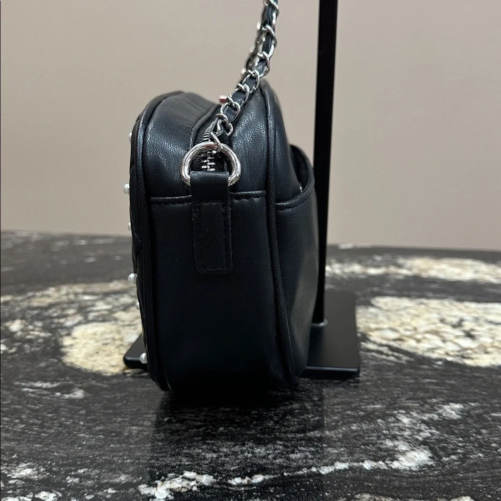 Badgley Mischka Diamond Quilted Camera Bag - Picture 4 of 8